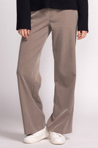Lori Pants close up showing drape 🍃 - Lemonberry.ca
