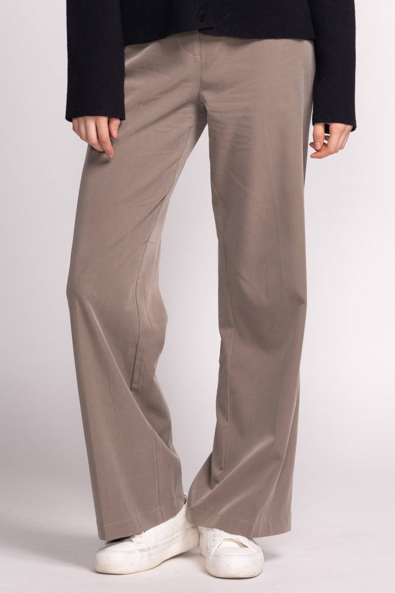 Lori Pants close up showing drape 🍃 - Lemonberry.ca