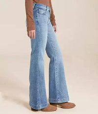 7 For All Mankind Bottoms Dojo Tailorless by 7 For All Mankind available at Lemonberry Boutique Aurora