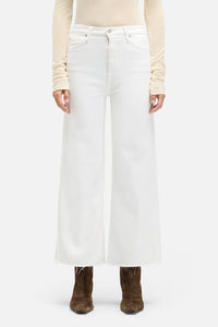 7 For All Mankind Ultra High Rise Cropped Jo white jeans front view Lemonberry Aurora