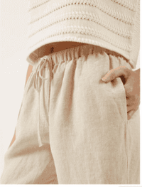 Close up of the Allen Pants in oat at Lemonberrry.