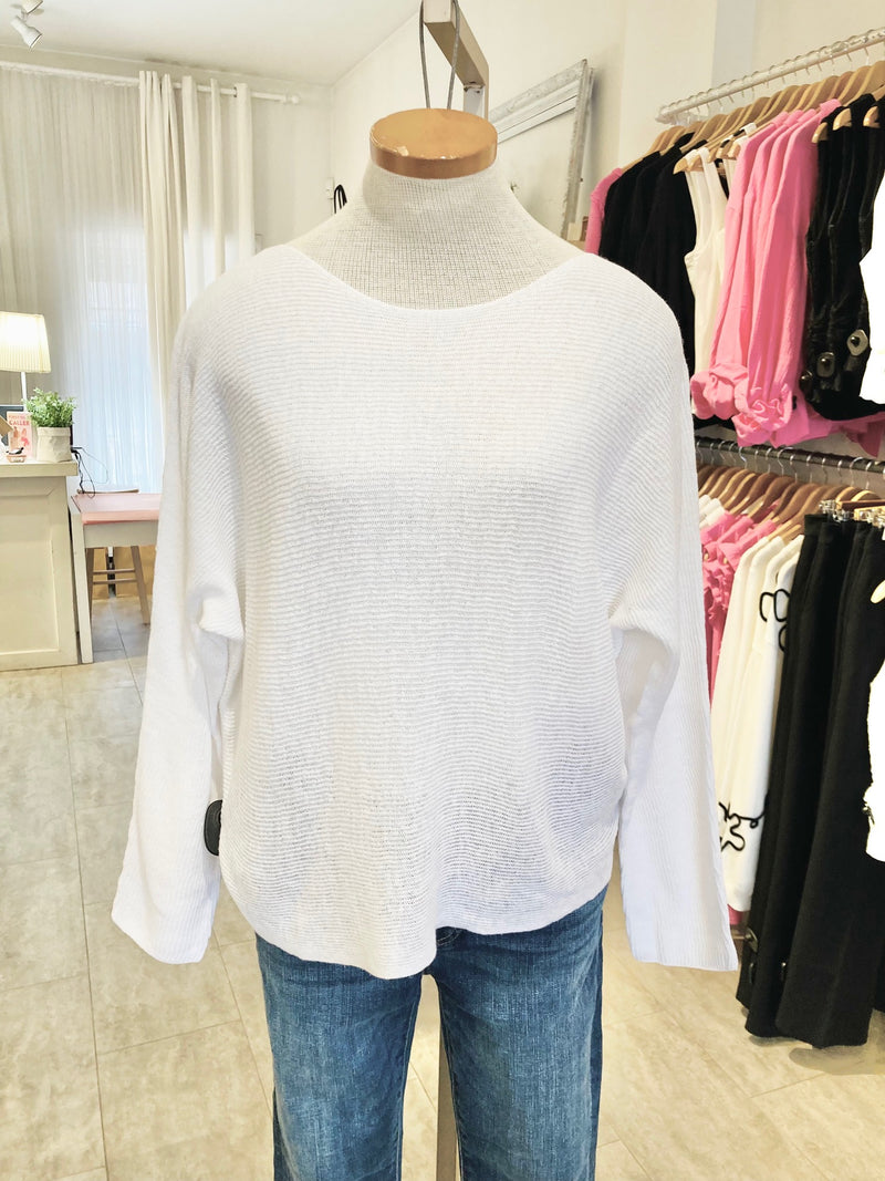 Front view of the Beach Comber relaxed boatneck sweater in white with denim – A soft-fit boatneck sweater in white linen-cotton blend, paired with denim. Available at Lemonberry, Aurora, ON.