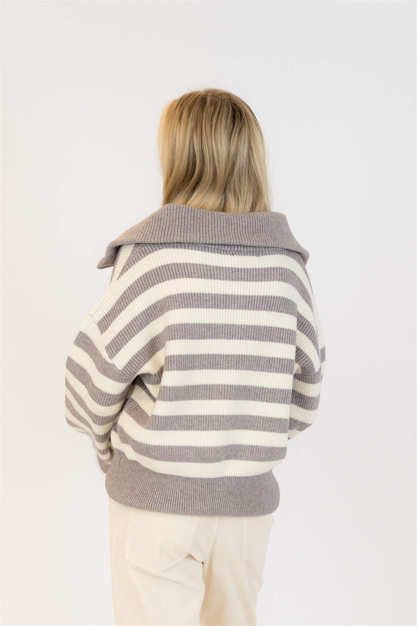 Alternate back view of Lyla & Luxe James Sweater in grey marl and off-white
