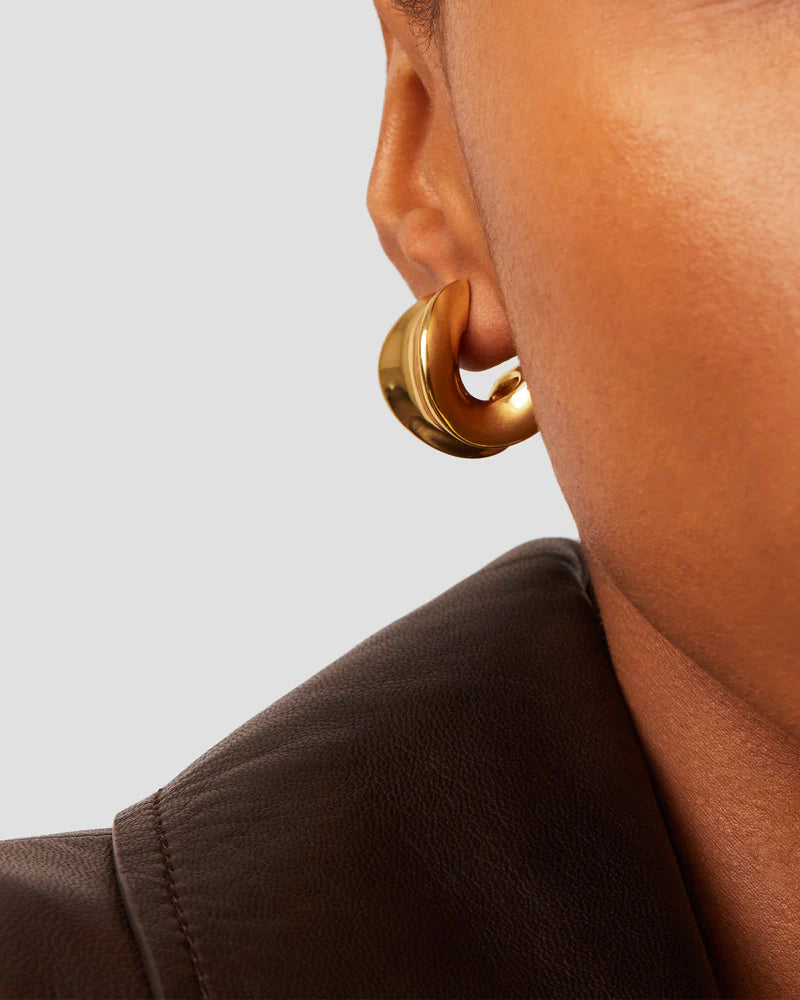 Jenny Bird Chunky Doune Hoop Earrings in 14K gold plated brass — Lemonberry Aurora on model