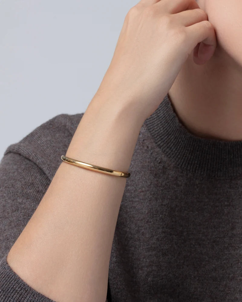 Jenny Bird Remi gold bangle front view on model Lemonberry Aurora
