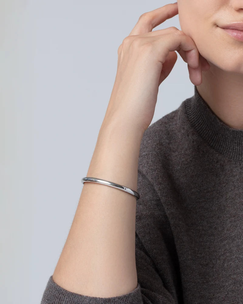 Jenny Bird Remi silver bangle front view on model Lemonberry Aurora