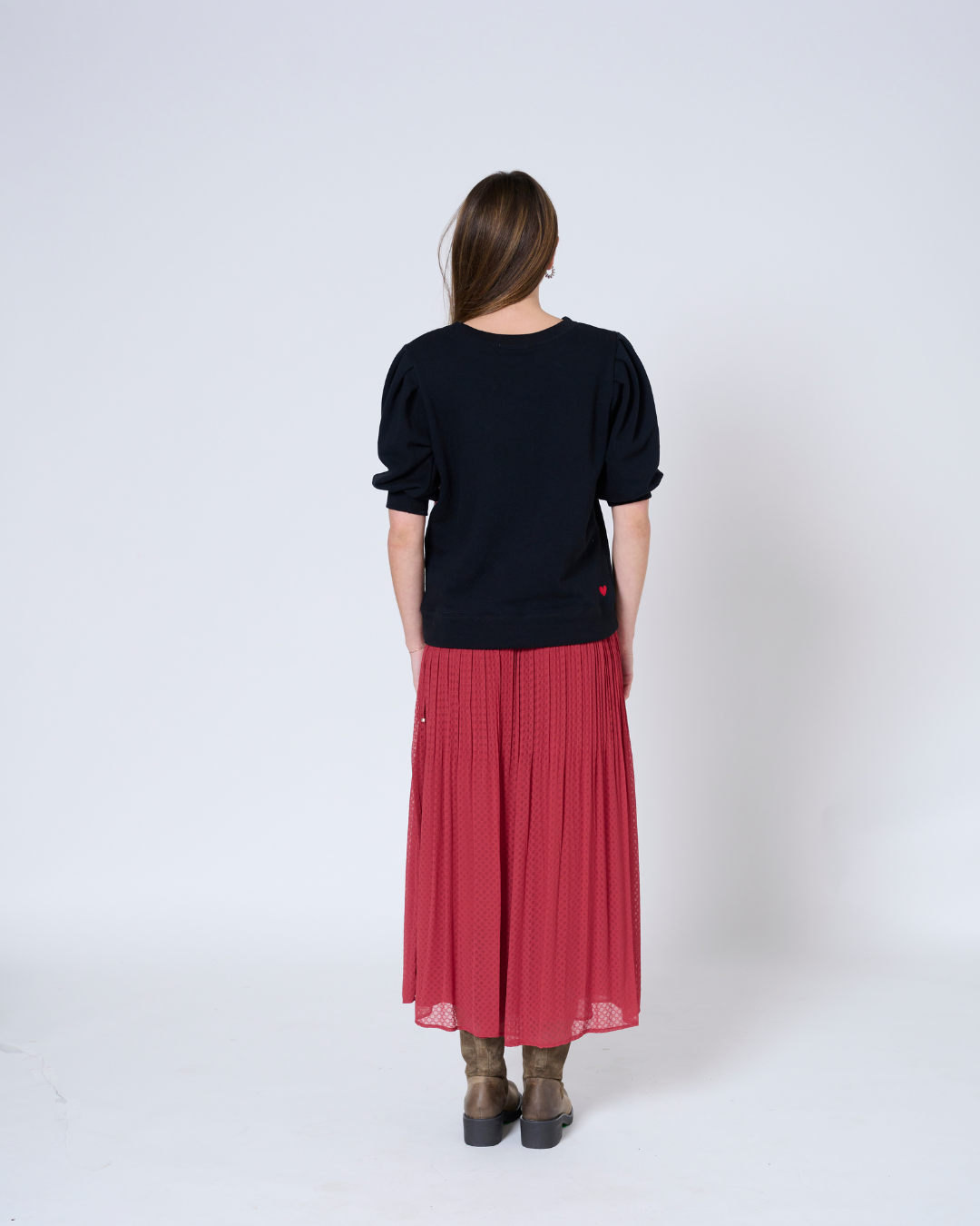 Preloved Maitreyi Sweatshirt – Cotton Heart Appliqué