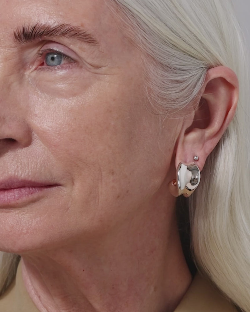 Video of a woman wearing Jenny Bird's Chunky Doune earrings in silver