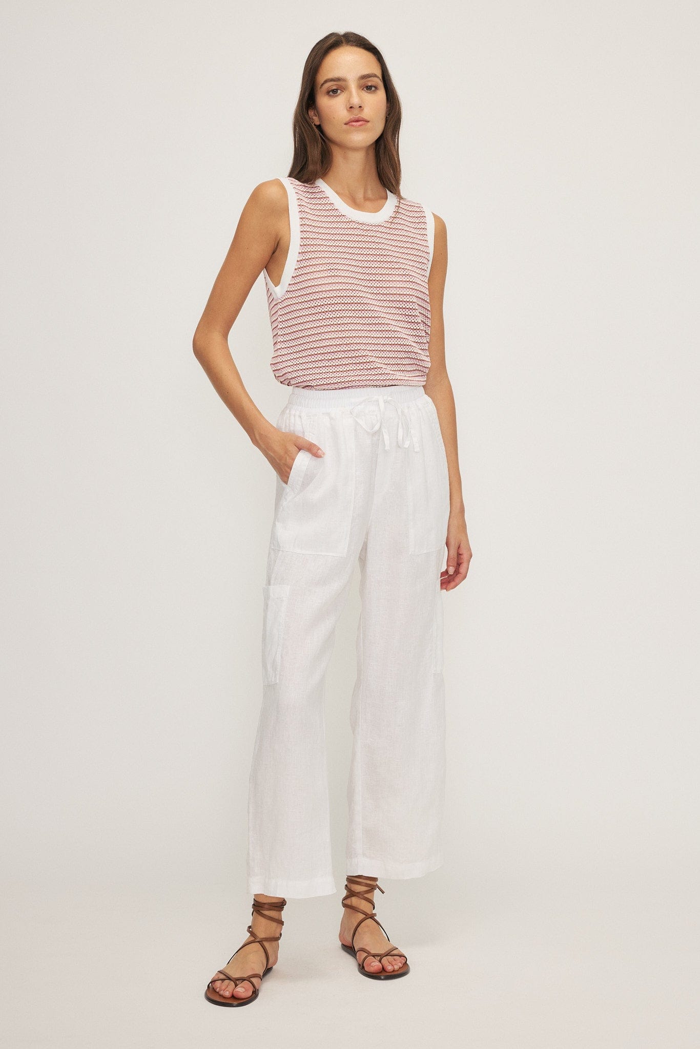 Melissa Nepton Radison pants side tilt right – wide leg linen style with strappy sandals